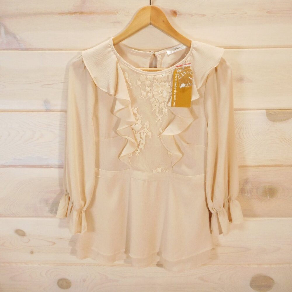 Andree by Unit Women's size S Top Beige Lace Boho Romantic Blouse New with Tags